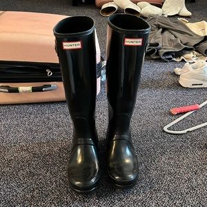 HUNTER BOOTS IN GREAT CONDITION